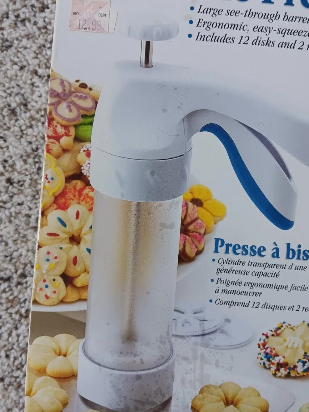 Wilton Comfort Grip Ergonomic Cookie Press   Comes With 12 Slides